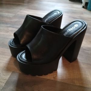 BLACK Faux Leather Open-Toe Chunky Heels Women's Size 7.5 BRAND NEW WITH BOX